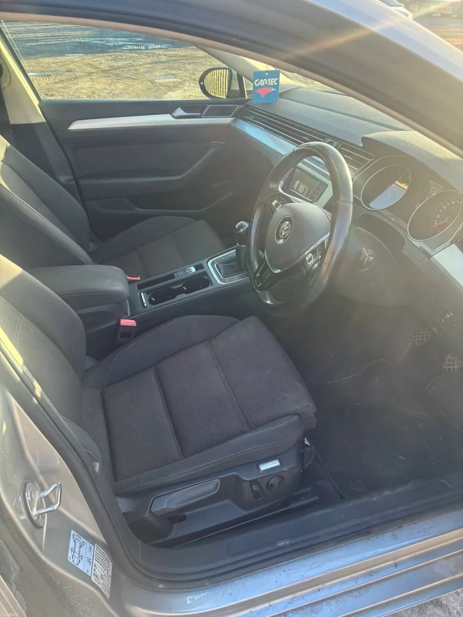 VW Passat - Image 4