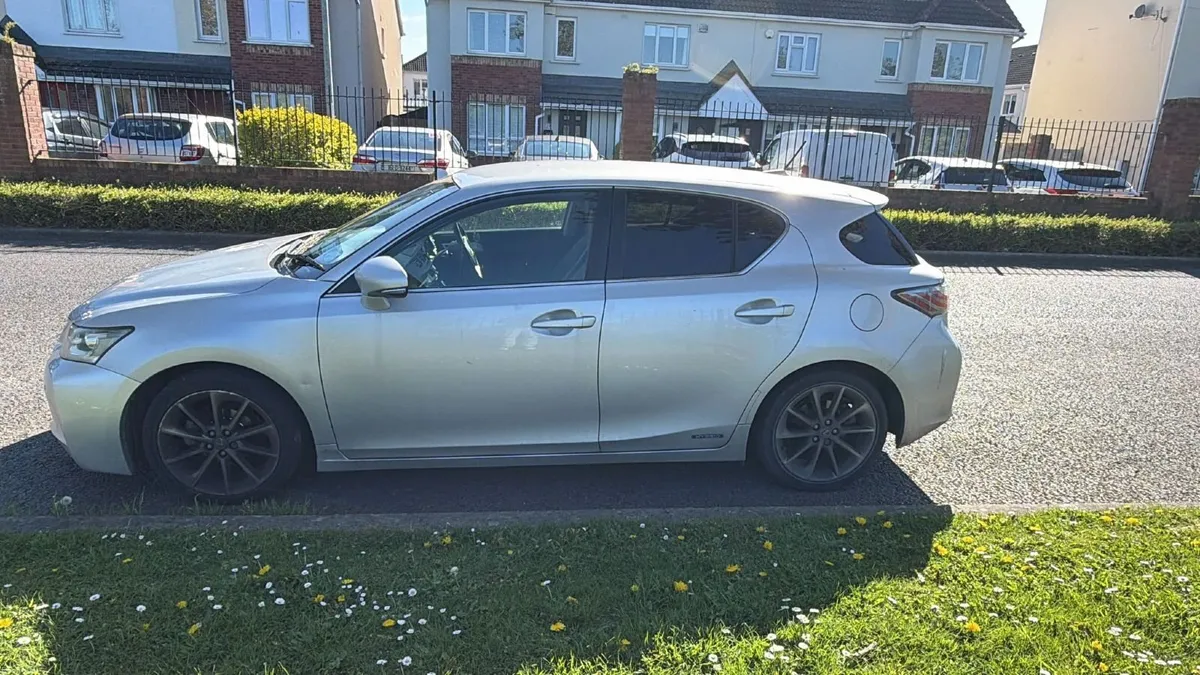 Lexus CT 2012 - Image 2