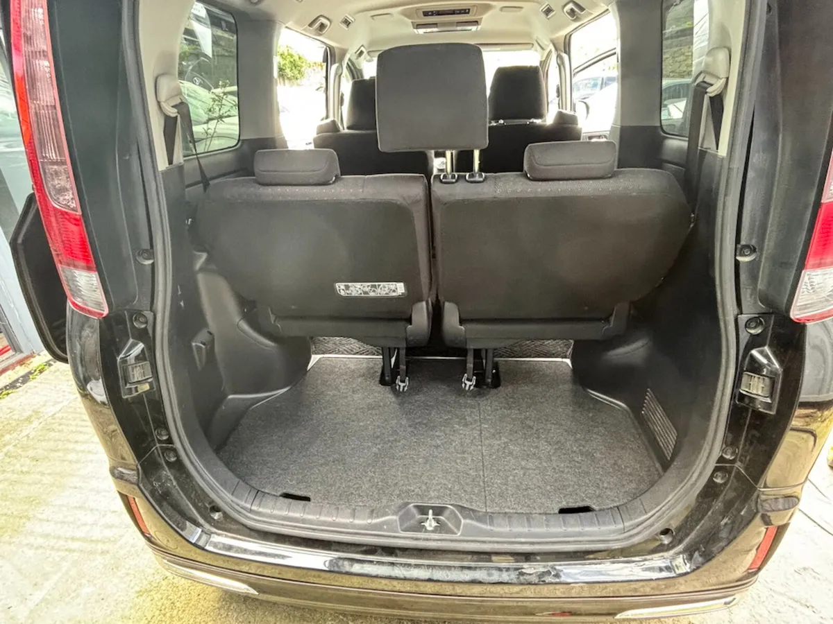 Toyota Noah 2016 – 7 Seater Hybrid - Image 4