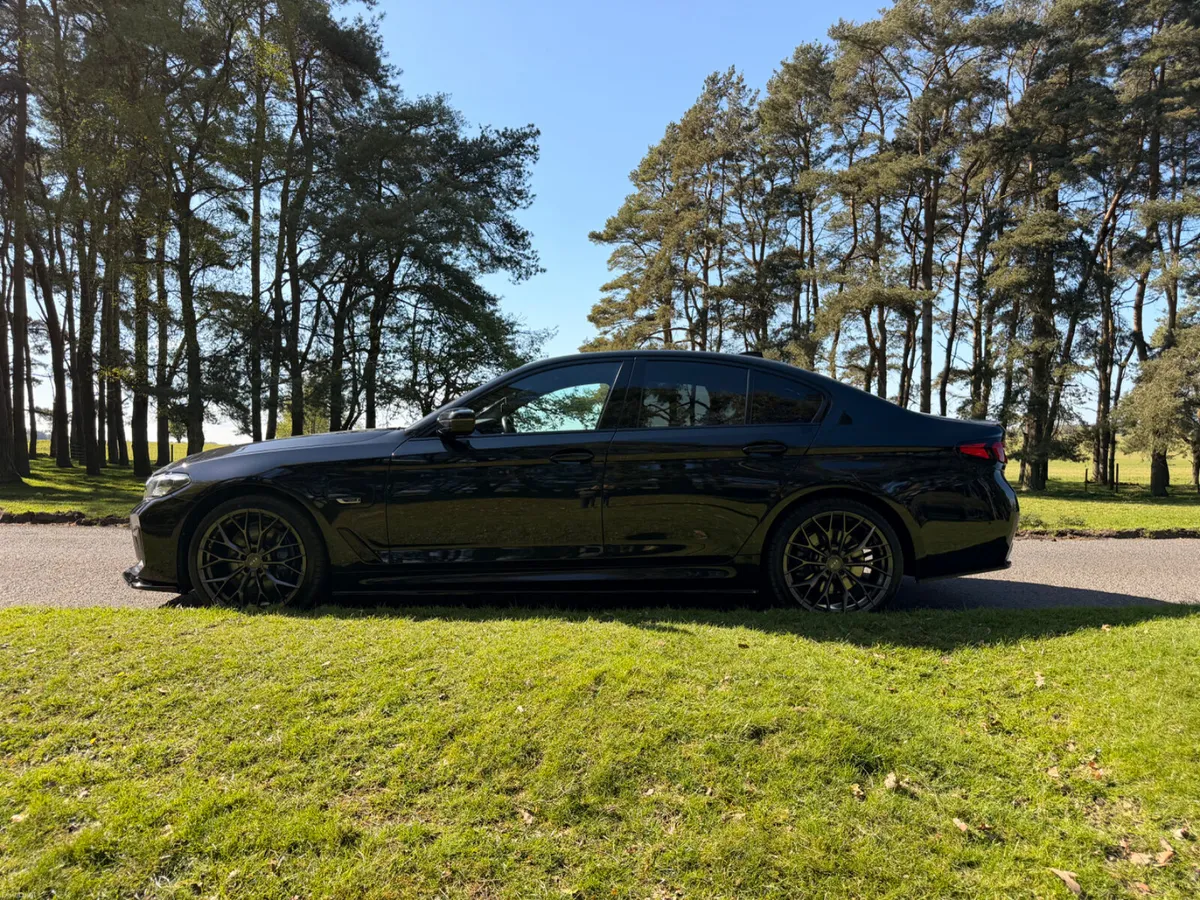 BMW 5-Series 2023 X Drive MSPORT - Image 4