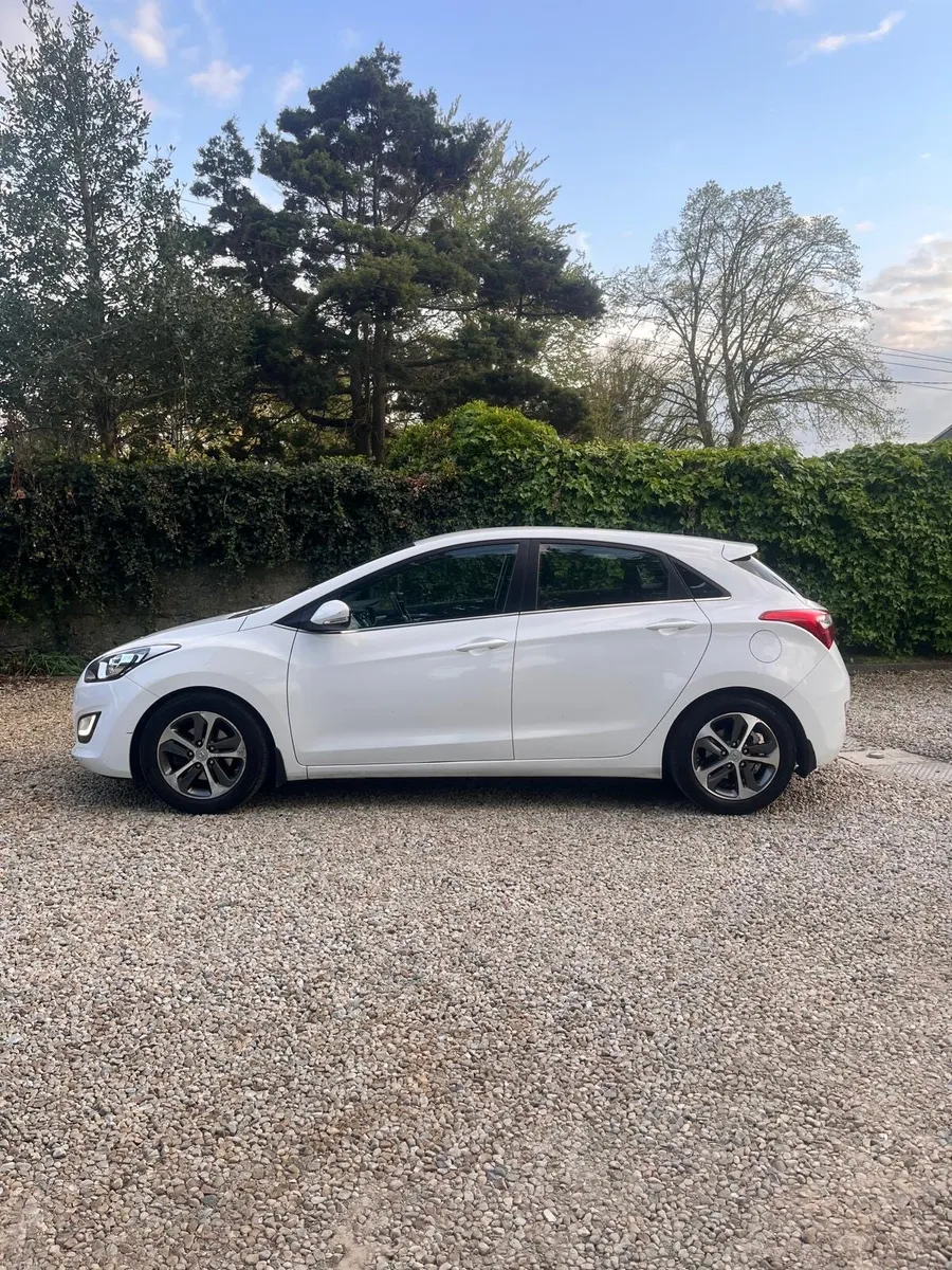 2016 Hyundai i30 Deluxe Plus ModelONLY 122,000 KMS - Image 2