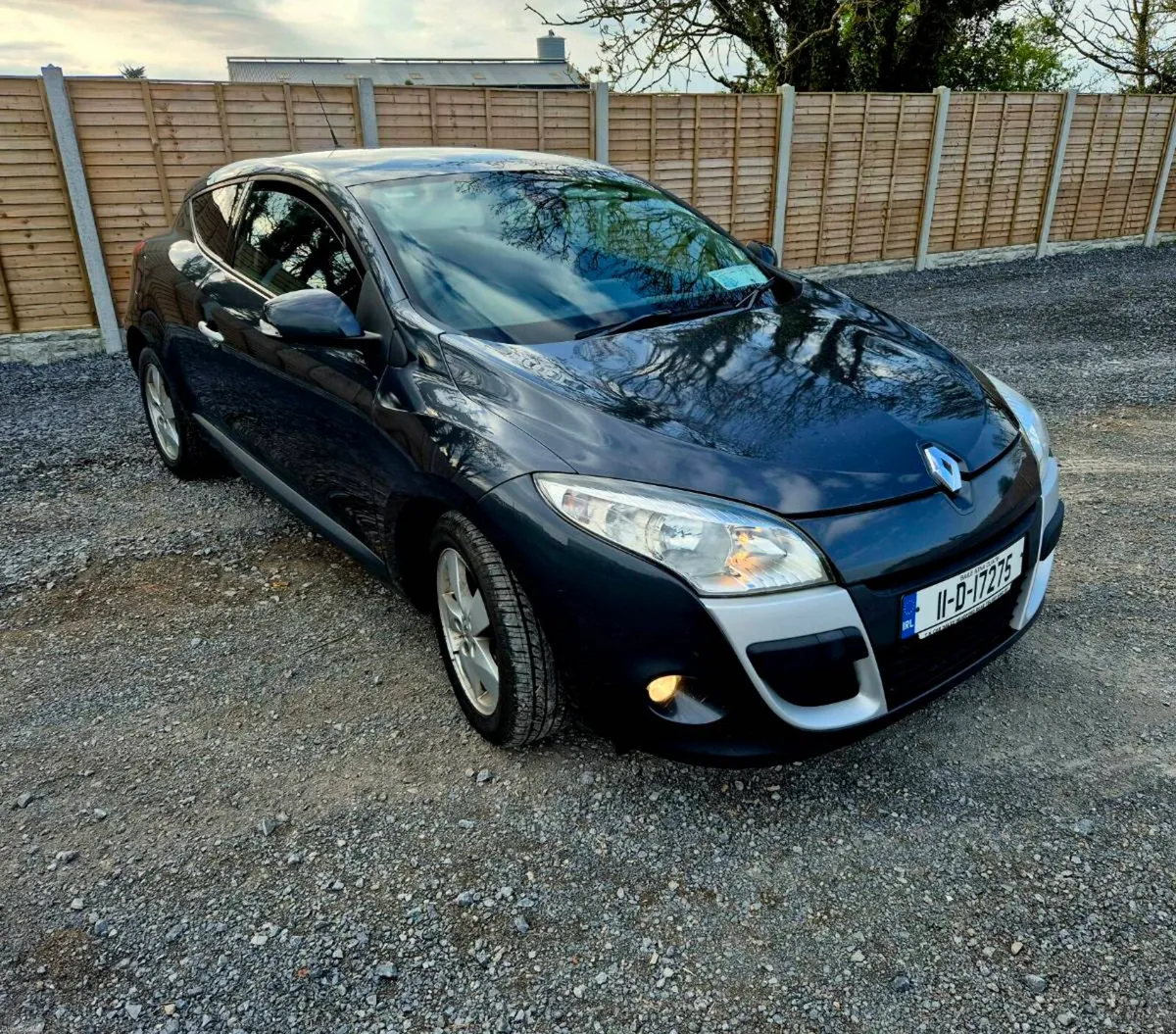 2011 RENAULT MEGANE - Image 1