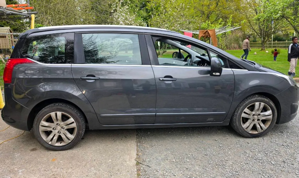 Peugeot 5008 automatic 7 seater - Image 2