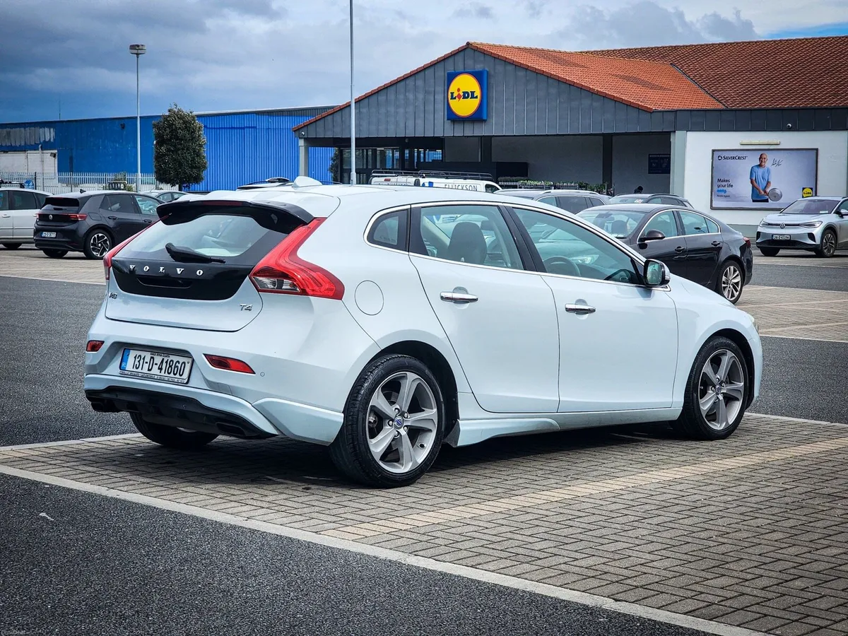 Volvo V-40 1.6 petrol automatic 2013 High-Spec - Image 3