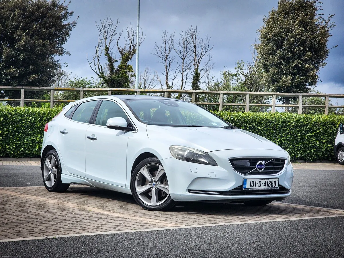 Volvo V-40 1.6 petrol automatic 2013 High-Spec - Image 1