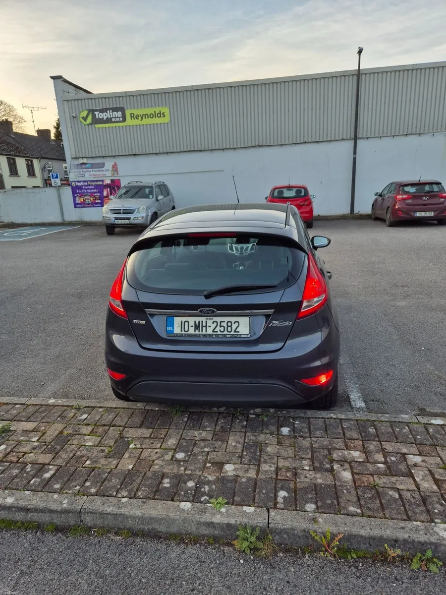 Ford Fiesta 2010 - Image 2