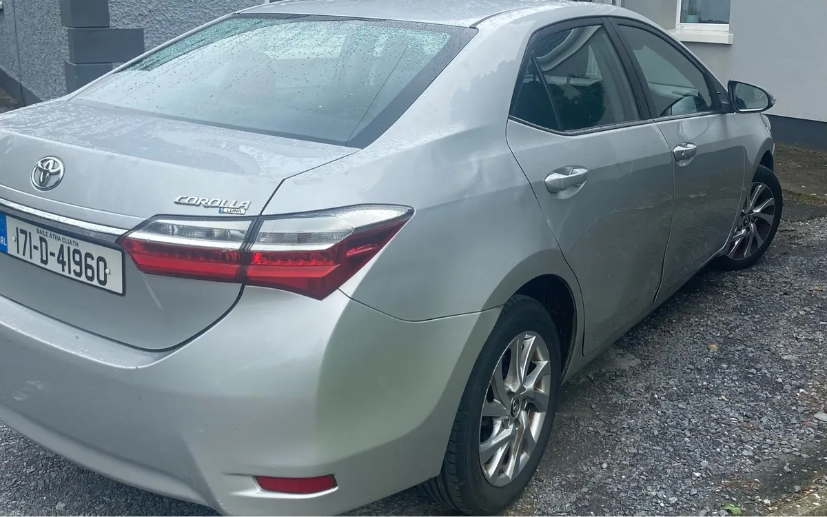 Toyota Corolla 2017 - Image 2