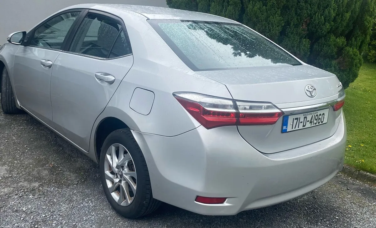 Toyota Corolla 2017 - Image 3