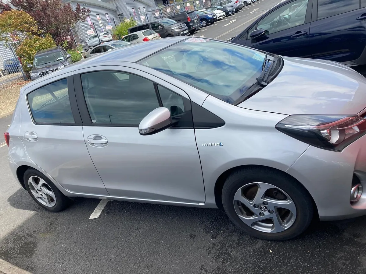 Toyota Yaris Hybrid - Image 3