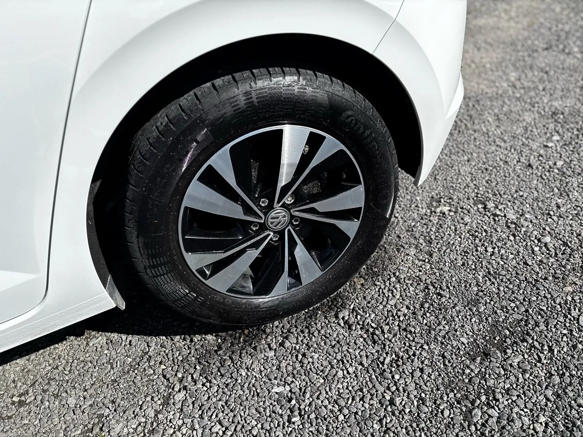 Volkswagen polo Automatic - Image 3