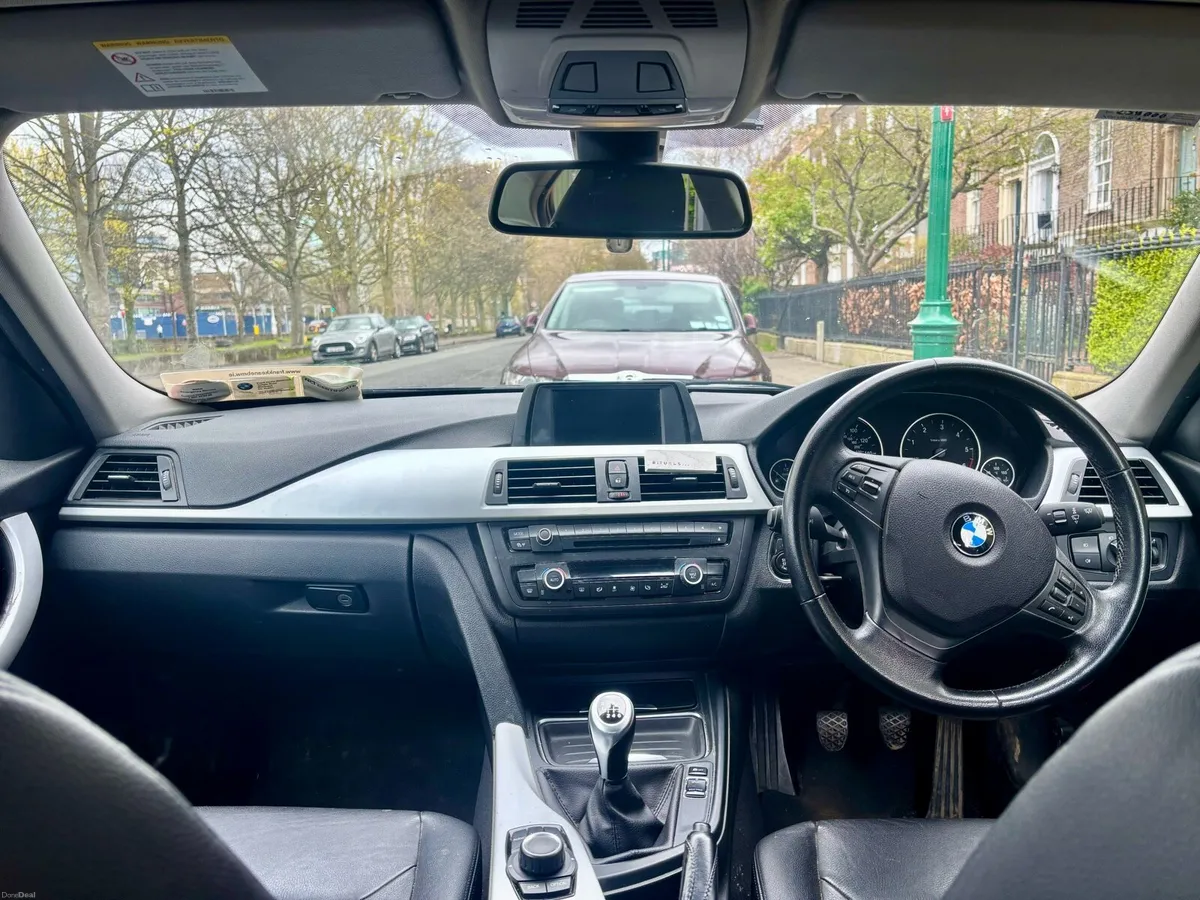 BMW 3- Series - Image 3