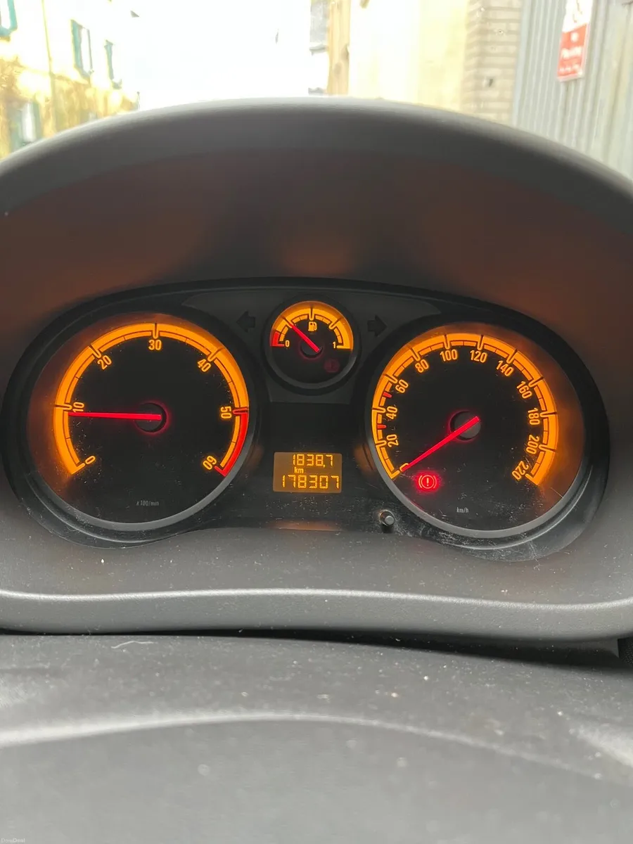 Opel Corsa 2013 - Image 2