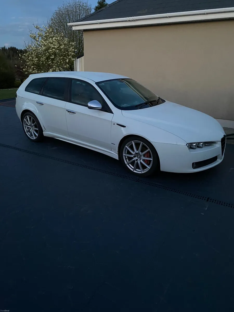 Alfa Romeo 159 2008 - Image 1