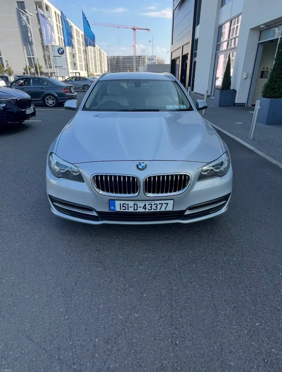 BMW 5 Series Touring - Image 2