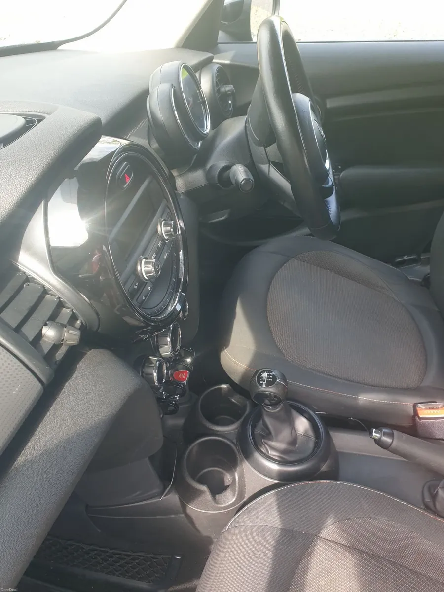 Mini Cooper 2016 - Image 2