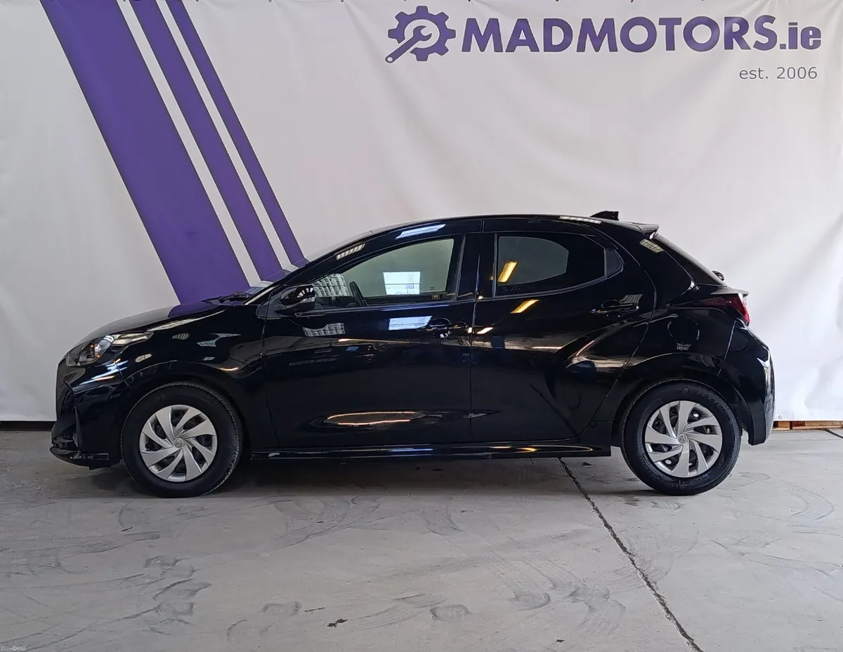 (2yr Warranty) 201D Toyota Yaris 1.5 Petrol Hybrid - Image 4
