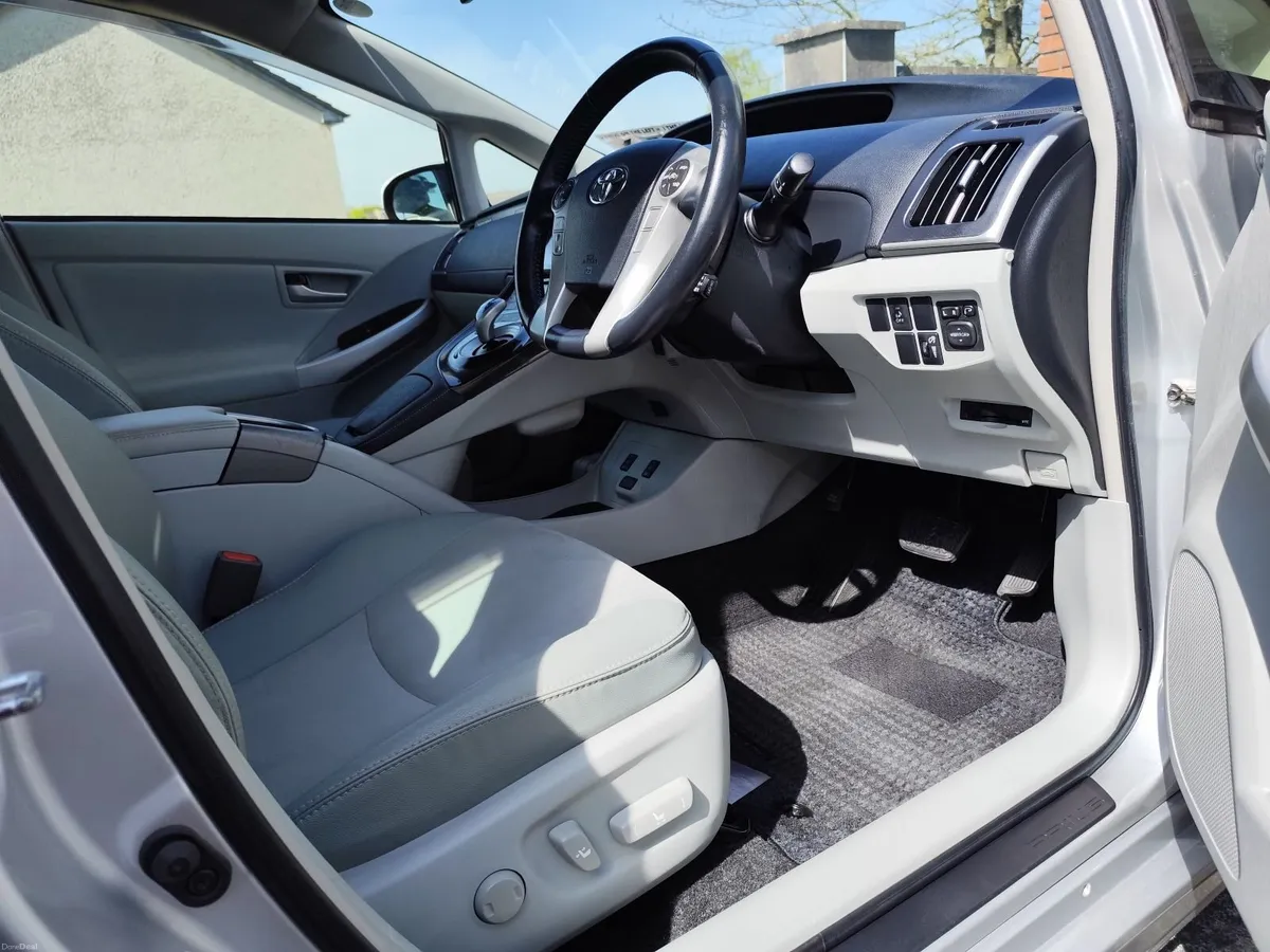 2014 Toyota Prius PHV!1Owner!New NCT!Only 72k Kms! - Image 4
