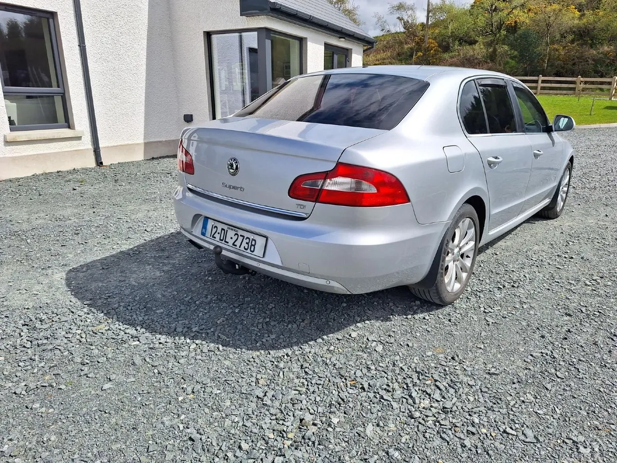 Skoda Superb 2012 - Image 4