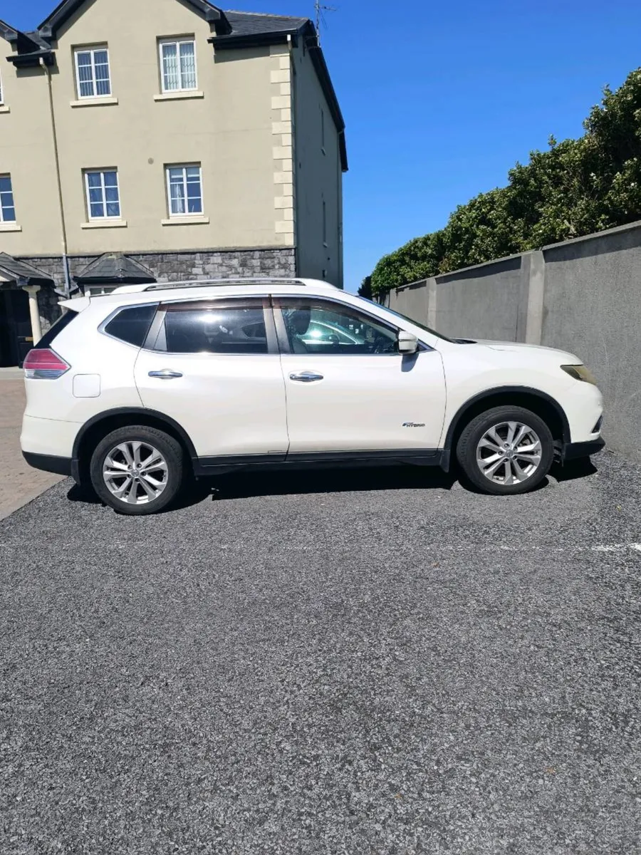 2015 Nissan X-trail hybrid. New NCT and tax. - Image 1