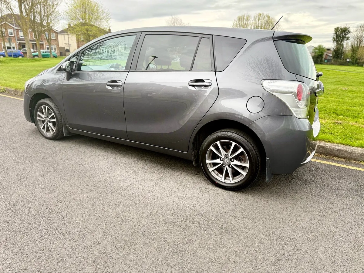 🔴 2015 Toyota Verso 1.6D Luna Skyview – 7 Seater - Image 2