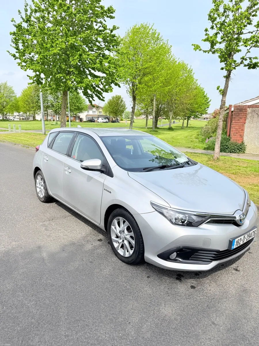 TOYOTA AURIS - Image 2