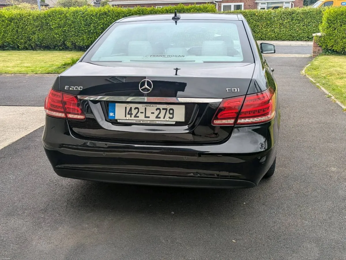 Mercedes E200 - Image 4