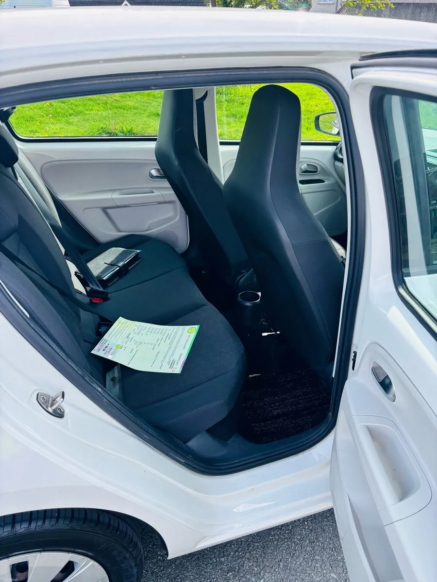 Volkswagen Up 1.0 petrol  2018 Auto - Image 5