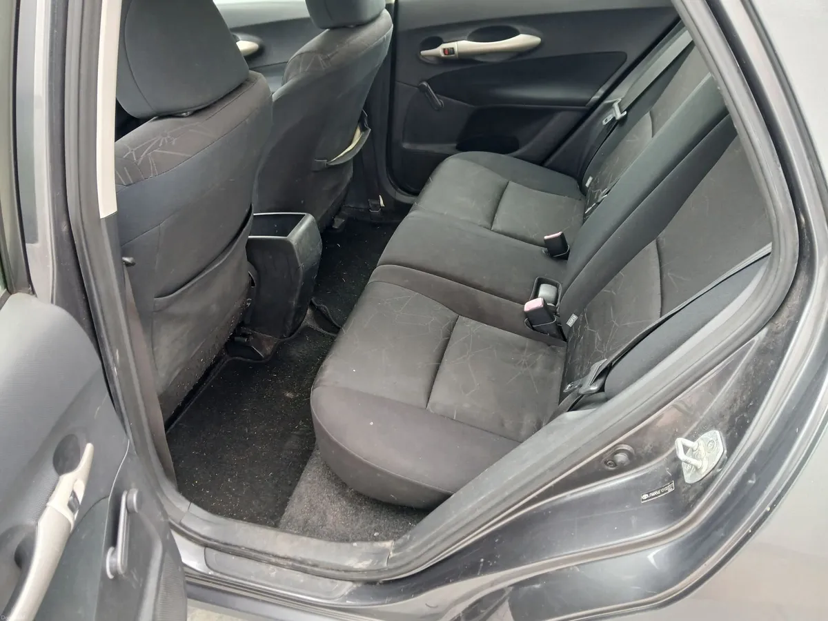 Toyota Auris 2007 - Image 2