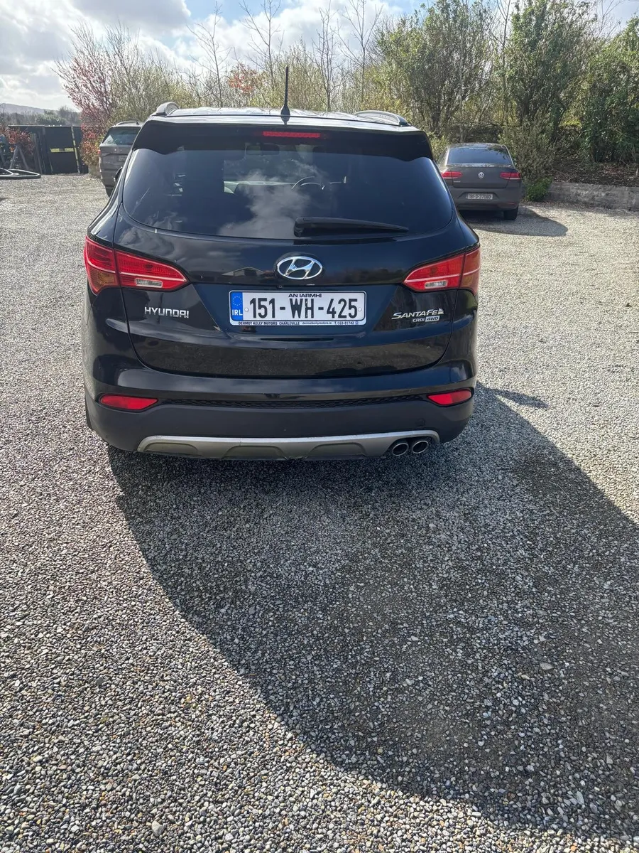 2015 Hyundai Santa Fe 4wd - Image 2