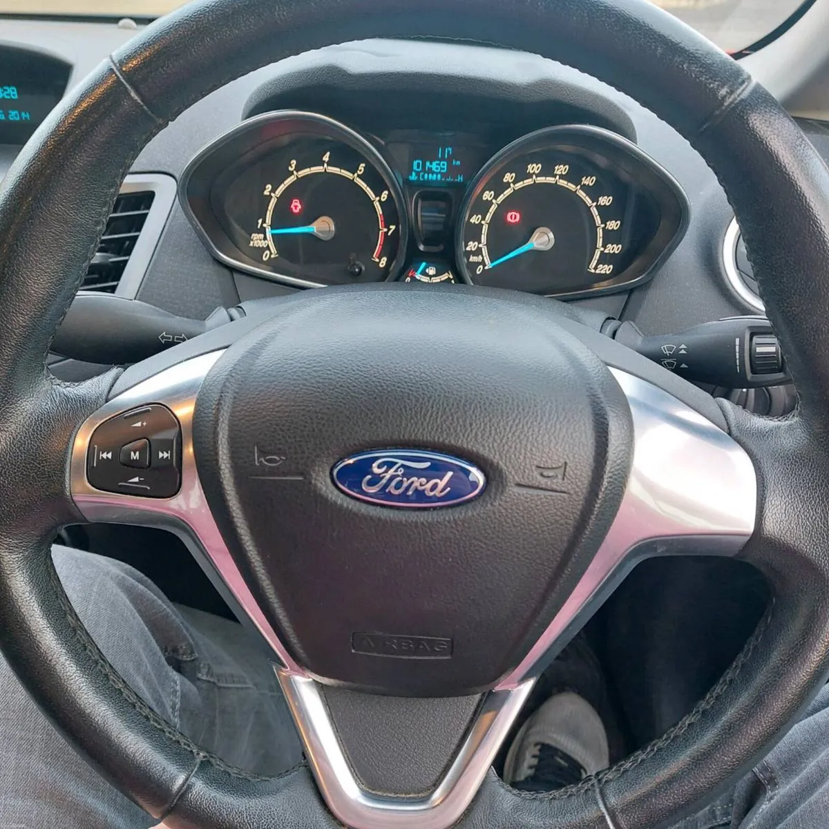 2014 Ford Fiesta 1.2 Zetec, low klms - Image 3