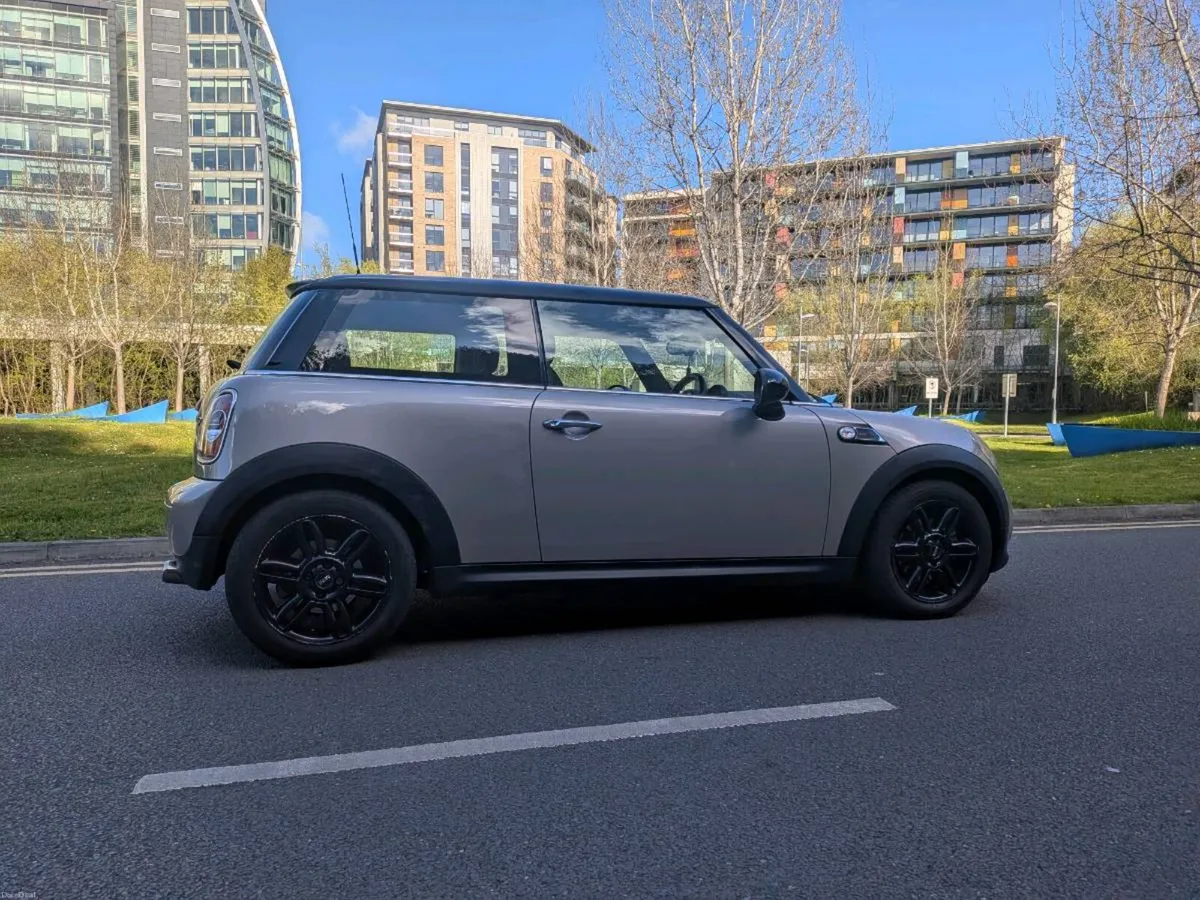 Mini Cooper One D Baker Street - Image 2