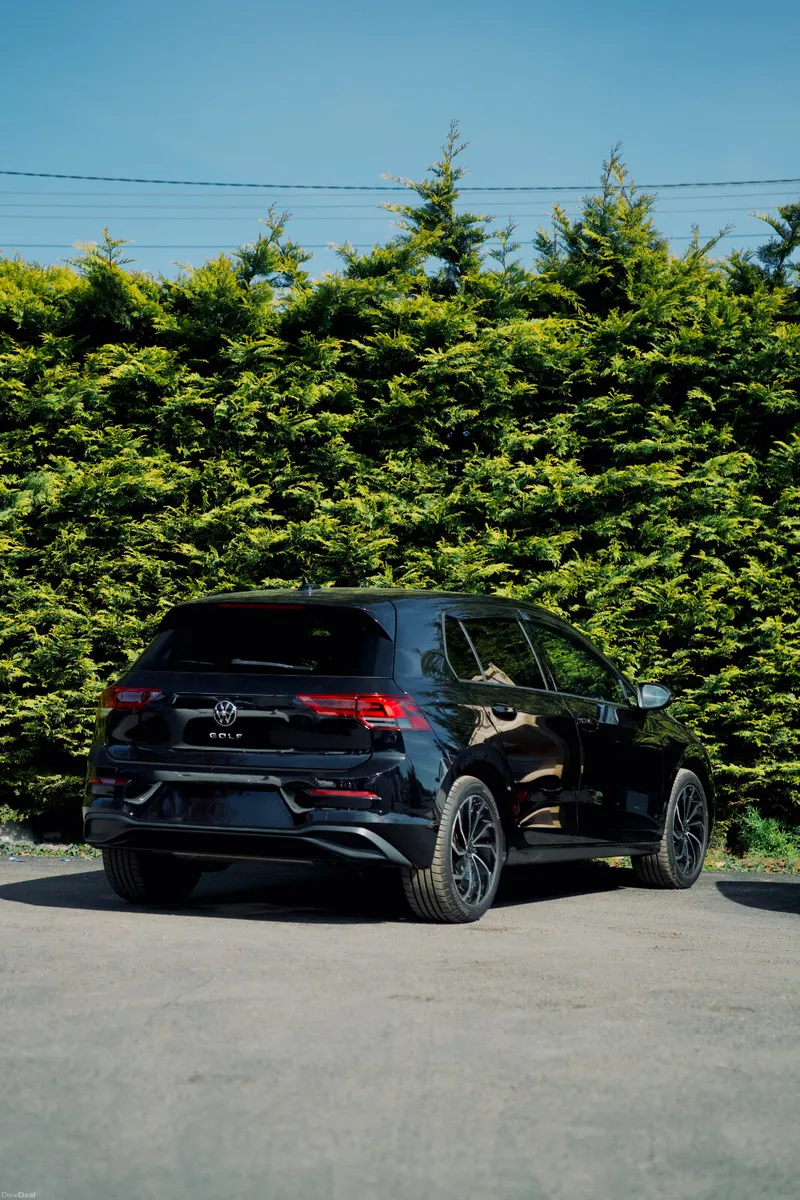Volkswagen Golf 2.0 2023 - Image 3