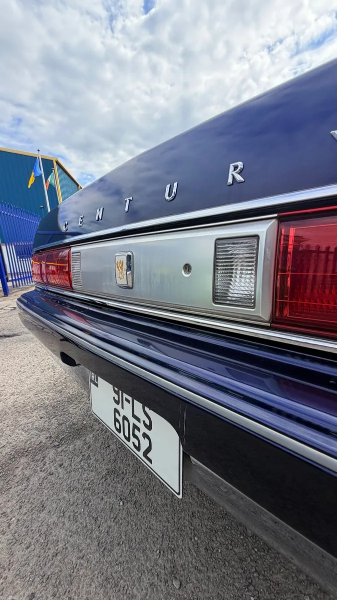 Toyota Century - Image 2