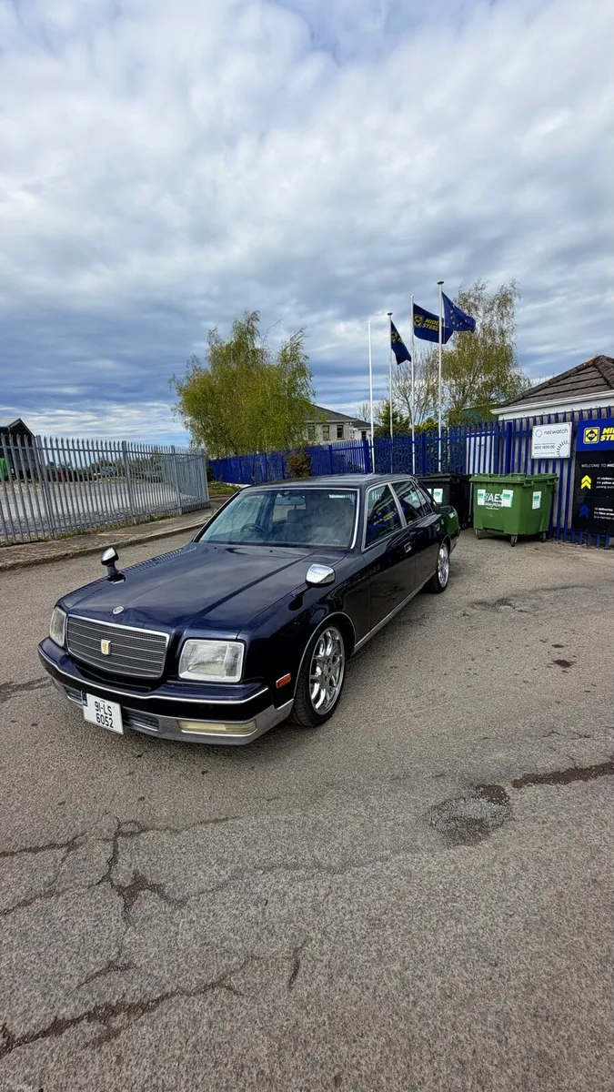 Toyota Century - Image 1