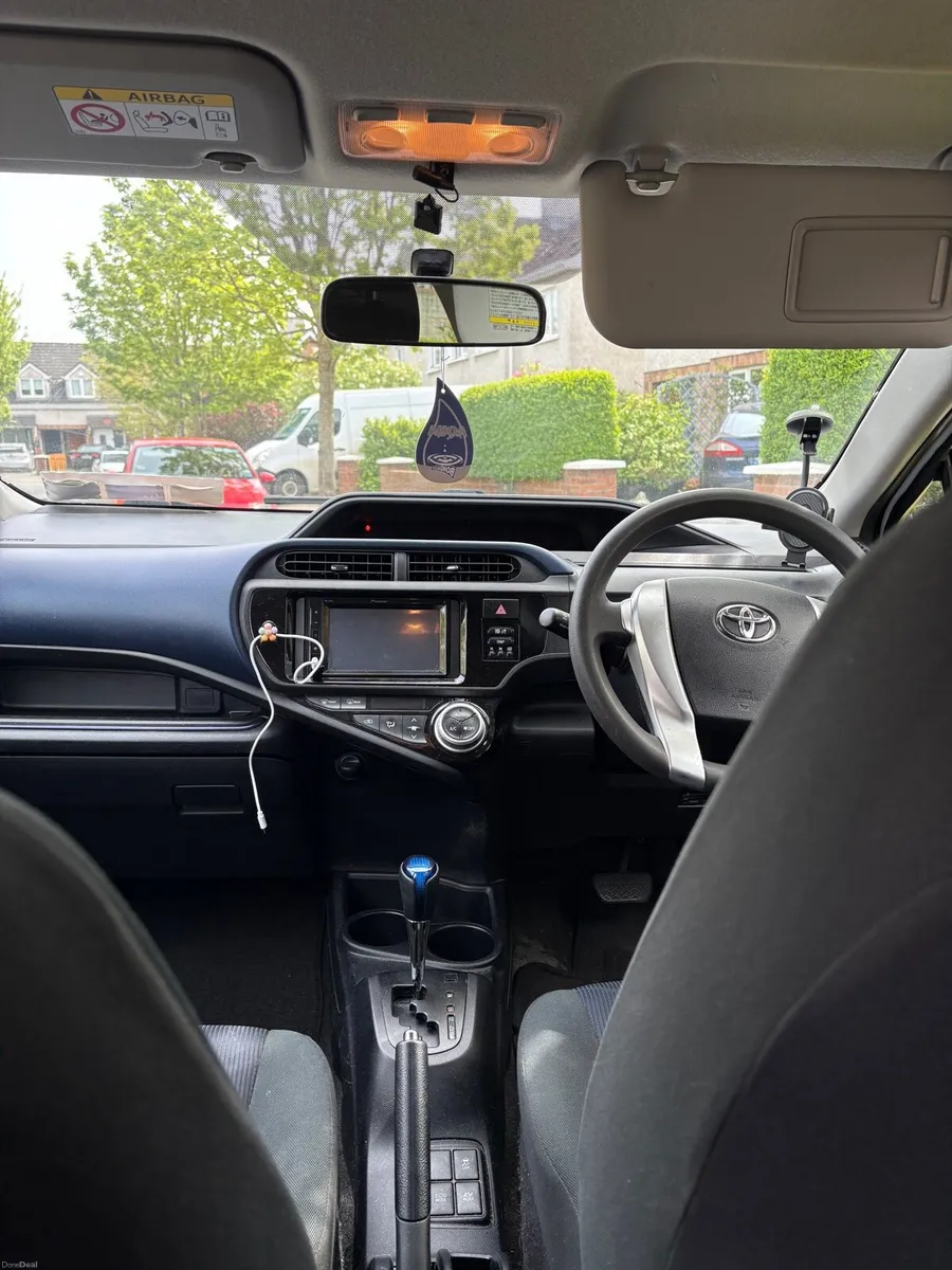 2015 Toyota Aqua - Image 4