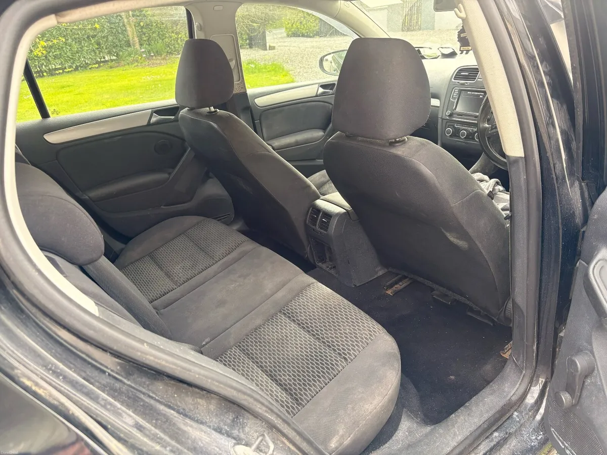 Volkswagen Golf 2010 - Image 2