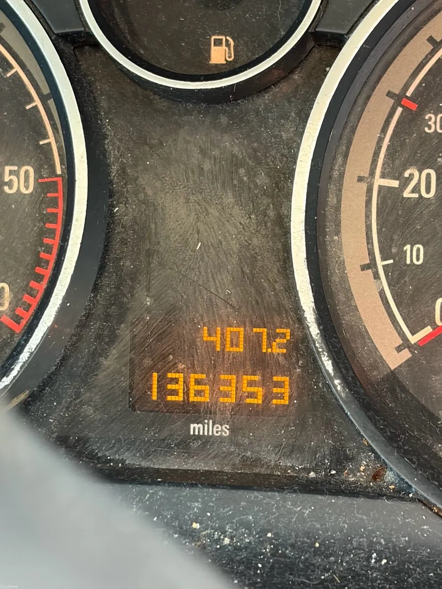 Nissan Qashqai (€1700)and a vauxhall zafria (€1000 - Image 1