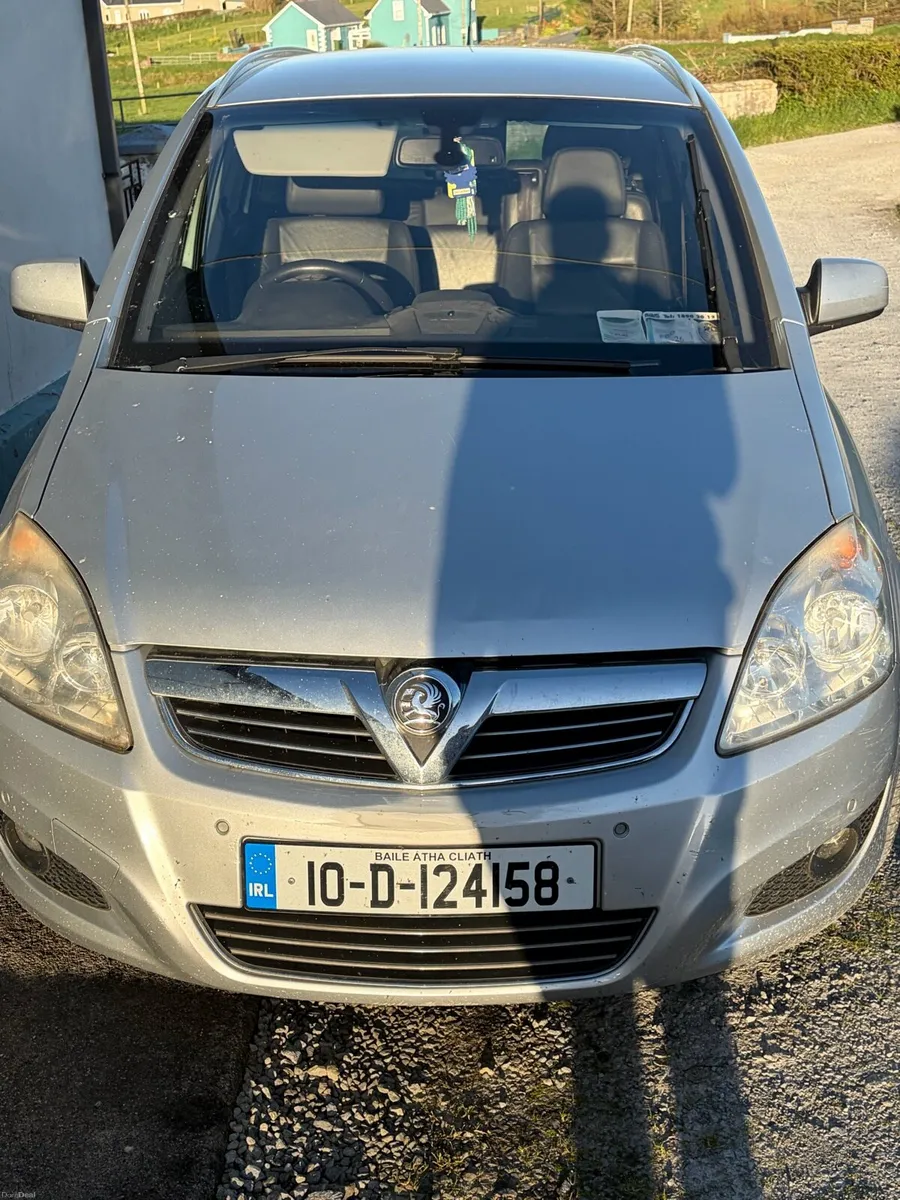 Nissan Qashqai (€1700)and a vauxhall zafria (€1000 - Image 2