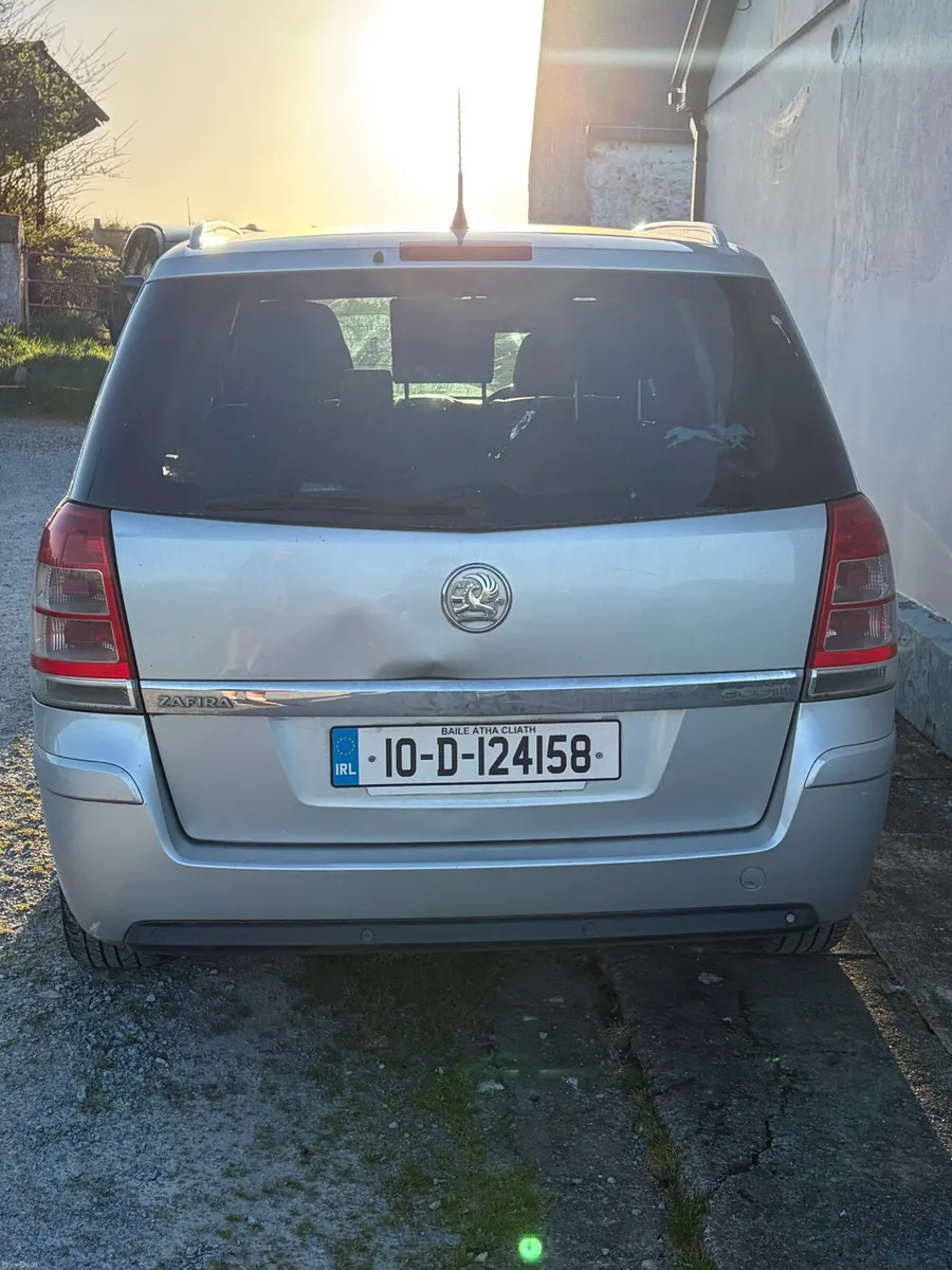 Nissan Qashqai (€1700)and a vauxhall zafria (€1000 - Image 3