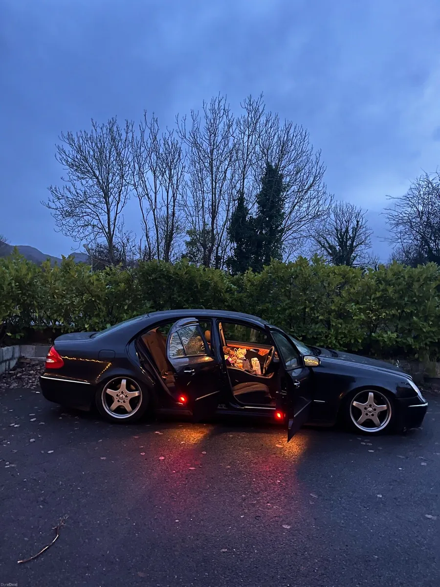 2005 Mercedes w211 - Image 2