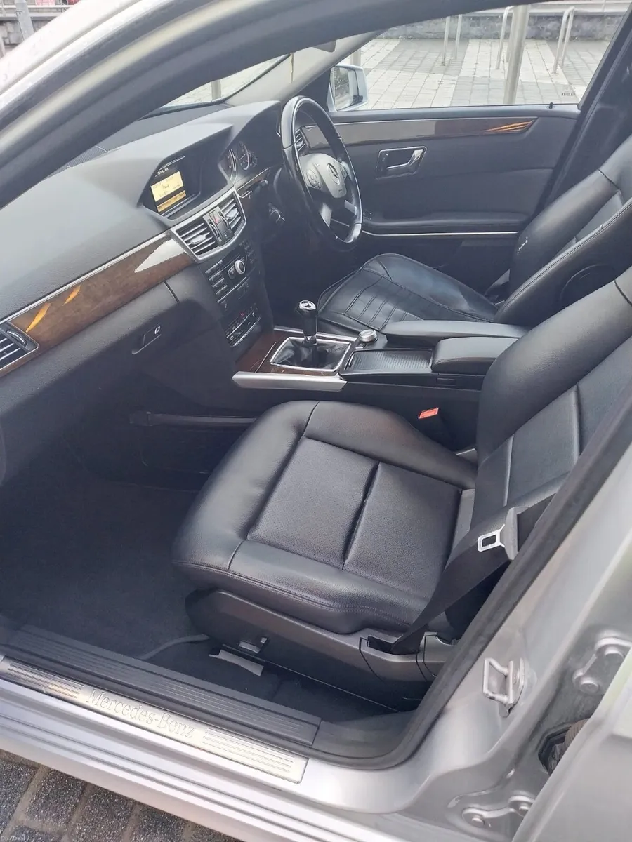 Mercedes-Benz E-Class 2010 - Image 3