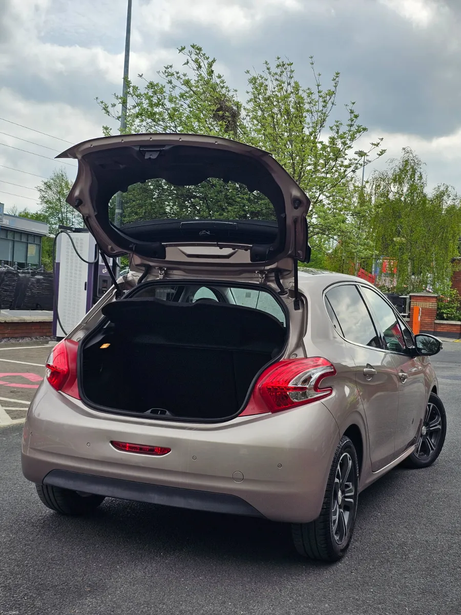 Peugeot 208 2014 Automatic - Image 2