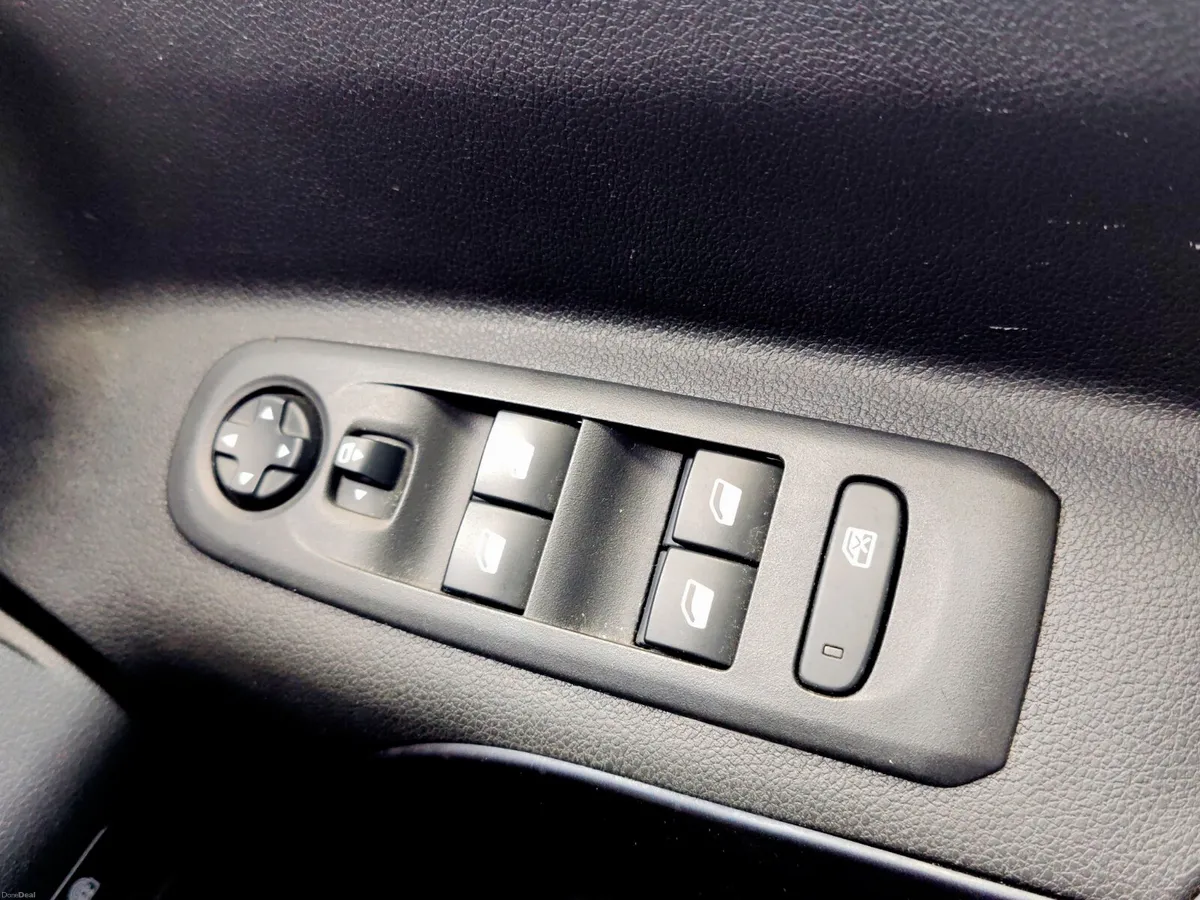 Peugeot Rifter 1.5 hdi  5 seat passenger - Image 4