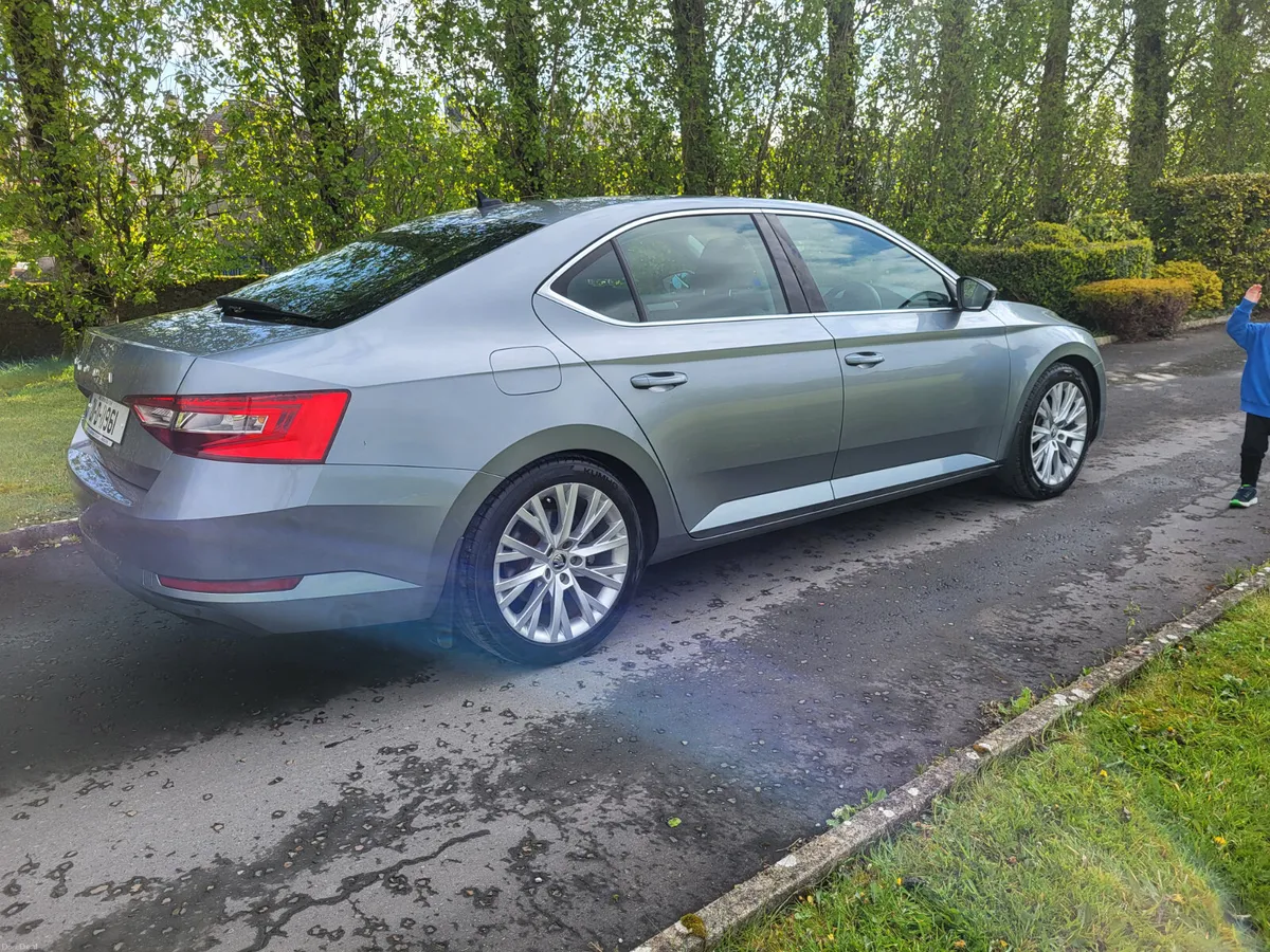 Skoda Superb 2021  2L TDI FULL LEATHER - Image 3