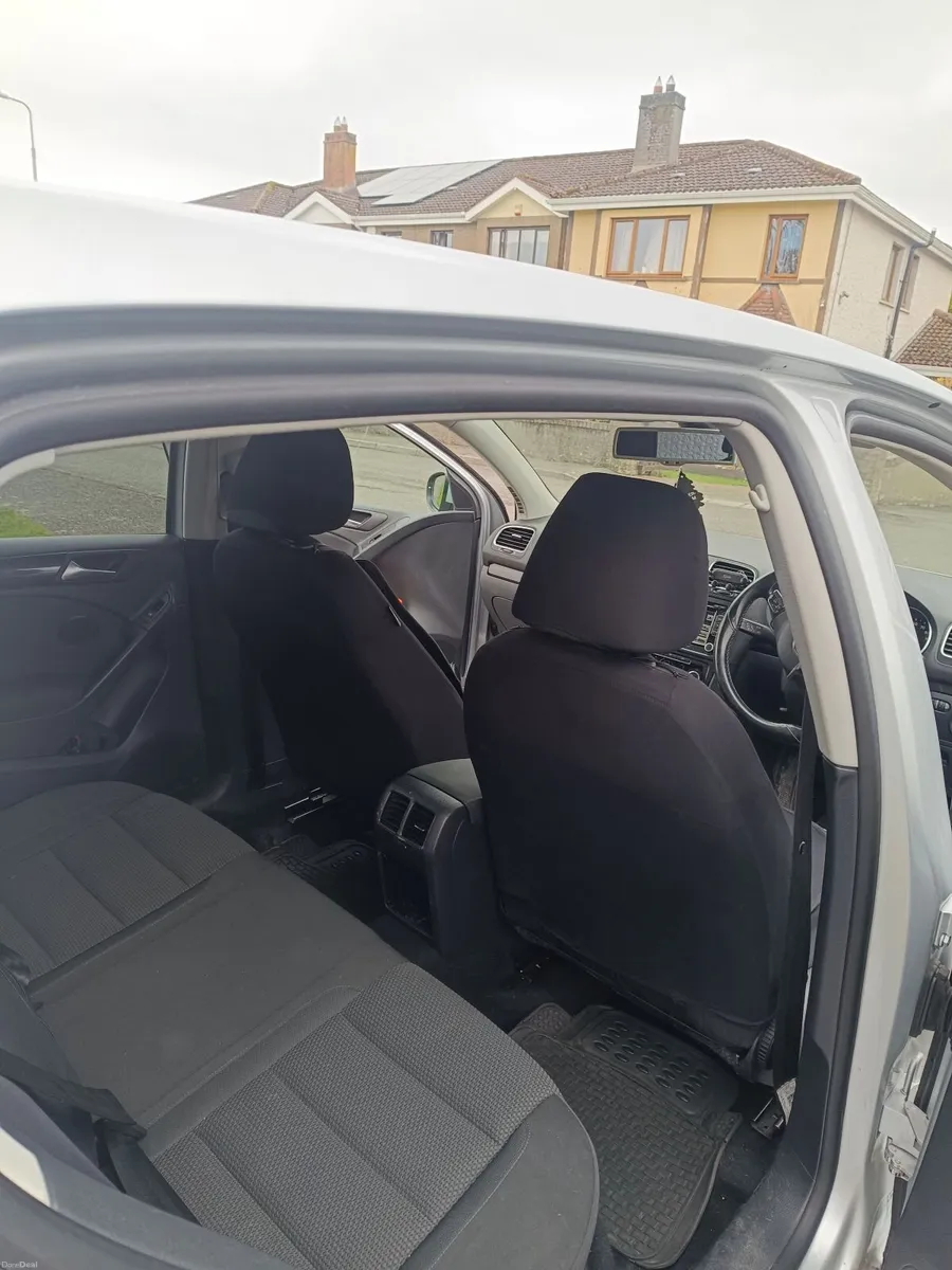 Volkswagen Golf 2011 - Image 2