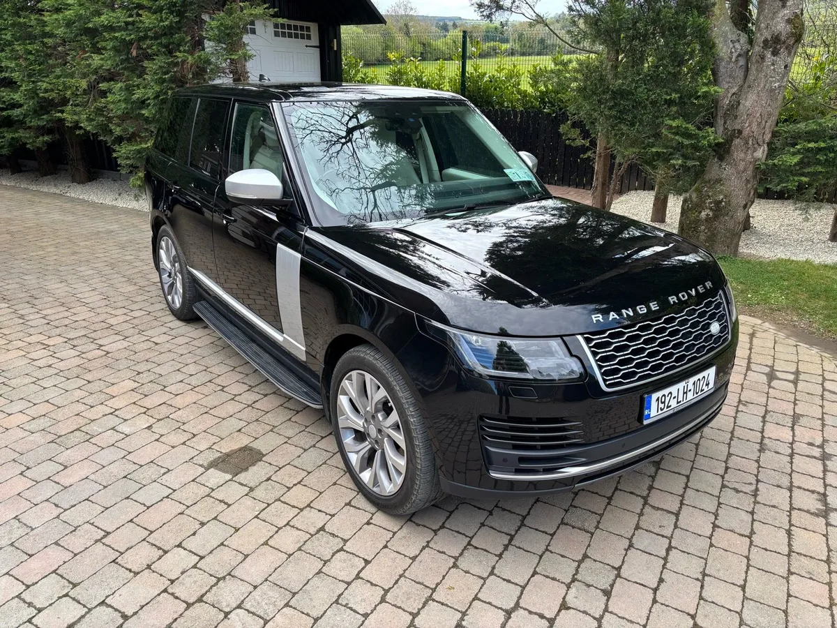Range Rover Vogue P400 Only 76km NCt10/27 tax €170 - Image 1