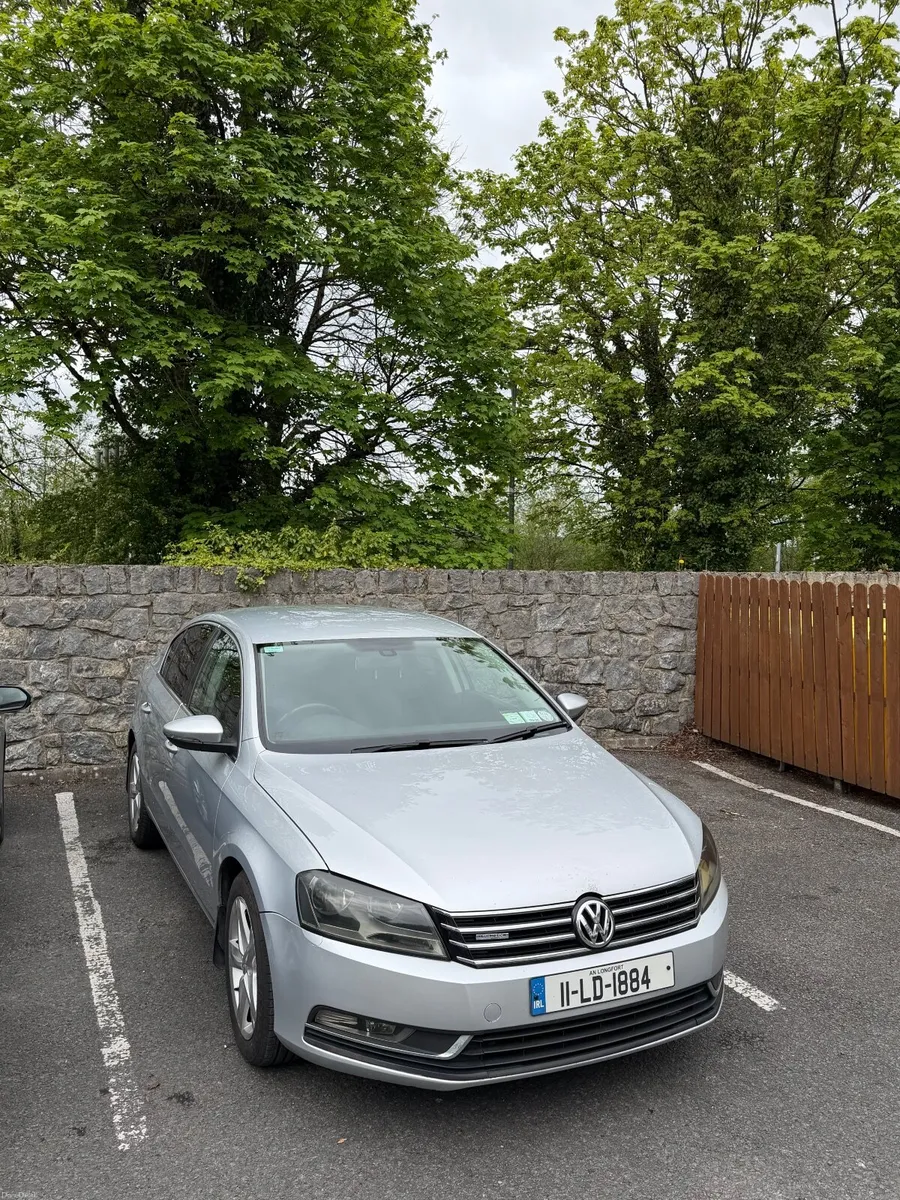 Volkswagen Passat 2011 - Image 2