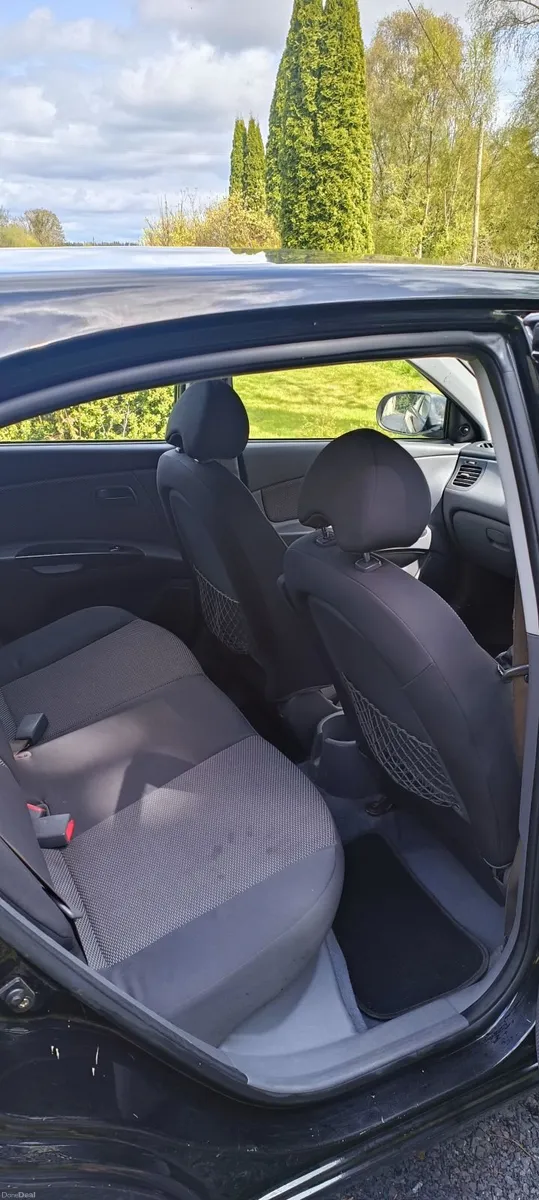 Kia Rio 2011 - Image 2