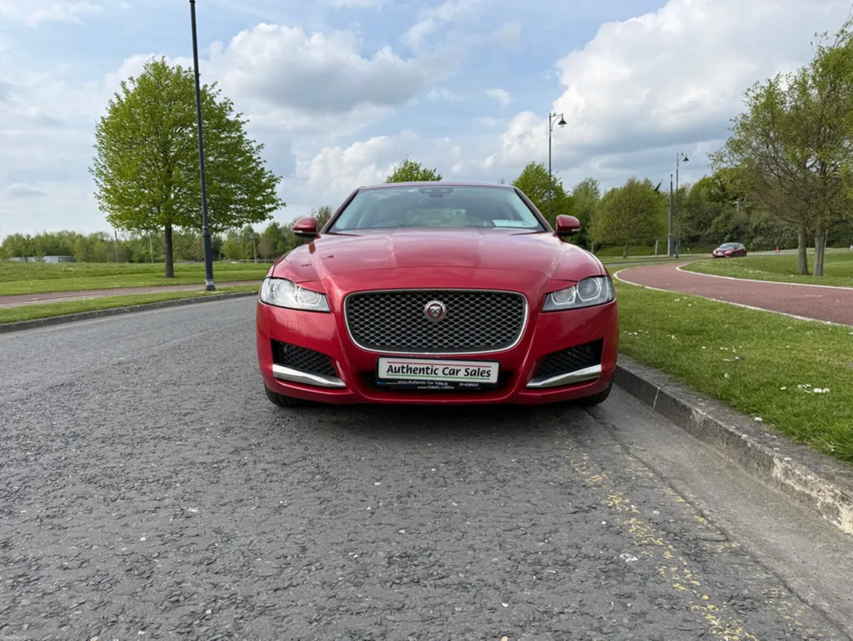 Jaguar XF 2.0 D PORTFOLIO 180PS AUTO 4DR - Image 4