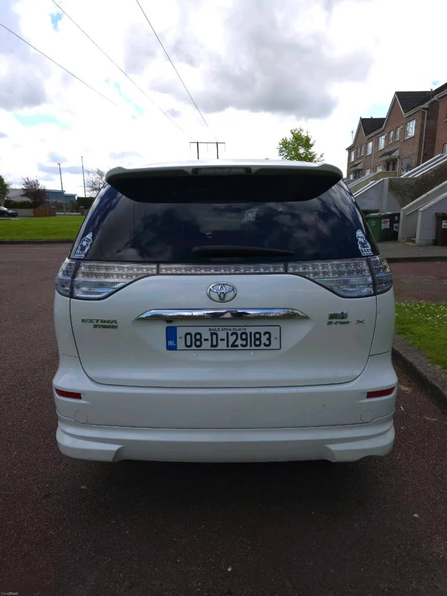 Toyota Estima Hybrid - Image 3